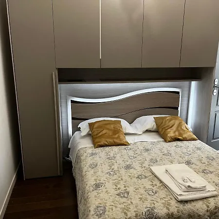 Apartment Splendido Trilocale Zona Isola Milan