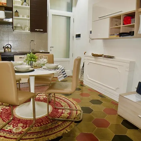 Apartment Splendido Trilocale Zona Isola *